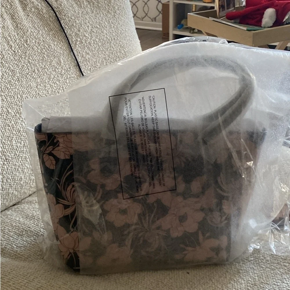 New with tag Kate Spade Laurel Way Gardenia Medium Dally